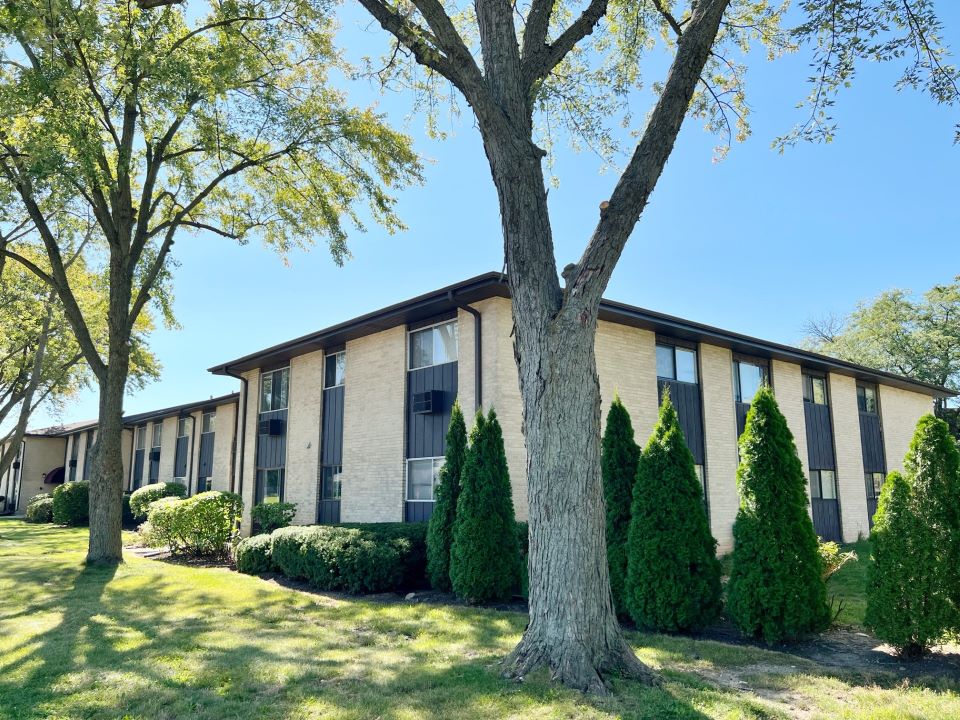 220 E. Hillcrest Drive, Apt. 2109